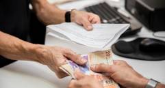 1.Expertos recomiendan las microempresas acudir a establecimientos enfocados en pequeños créditos 2. Las cooperativas financieras también son una alternativa. FOTO camilo suárez