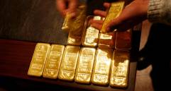 El banco central de Rusia inició una agresiva campaña de compra de oro a precio fijo, para evitar la caída del rublo. FOTO Getty