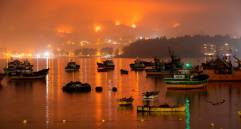 El Gobierno chileno pidió ayuda internacional para combatir el fuego a países como España, México, Argentina y Estados Unidos, y decretó el estado de catástrofe en las tres regiones más afectadas. FOTO EFE