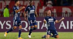 En la imagen, el festejo del gol de Luciano Pons, que le permitió al Medellín mantener la llave igualada en el Pascual Guerrero para después superar al América en los penaltis. FOTO efe