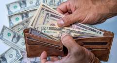 El dólar subió $55 frente a la TRM vigente para este lunes. FOTO: CARLOS VELÁSQUEZ.