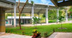 En la vereda Los Almendros, habitada por una comunidad afro, cuentan desde ahora con una nueva y moderna escuela entregada por Autopista al Mar 1. FOTO CORTESÍA