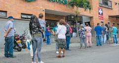 Las largas filas reflejan parte del problema, como en la sede de San Javier. FOTO Edwin BUSTAMANTE