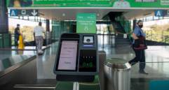  El Metro y Davivienda crearon una alianza de la que nació App Cívica. Con esta aplicación los ciudadanos podrán pagar viajes en la red metro con código QR, sin necesidad de tarjeta cívica. Foto: Edwin Bustamante Restrepo