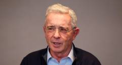 Álvaro Uribe dice que el Centro Democrático debe hacer una coalición con otros partidos de cara a la primera vuelta. FOTO COLPRENSA Camila Díaz