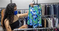 La ropa de segunda es una opción que muchos consumidores consideran como una forma de aportar a la sostenibilidad. FOTO Edwin Bustamante 
