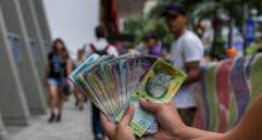 El incremento del salario mínimo venezolano entró en vigencia a partir de este sábado 1 de mayo. FOTO JAIME PÉREZ