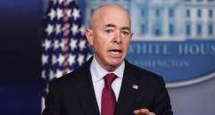 El secretario de Seguridad Nacional, Alejandro Mayorkas, hizo el anuncio. FOTO efe