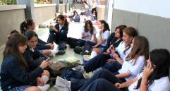 76 % de los jóvenes tiene celular con voz y datos, según MinTic. FOTOILUSTRACIÓN JAIME PÉREZ