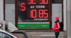 El rublo cayó ayer a mínimos históricos. FOTO: EFE