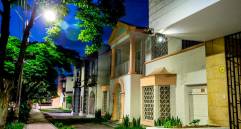 Con las nuevas luminarias, se busca destacar las fachadas de las casas patrimoniales. Foto: Juan Antonio Sánchez