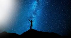 Aprender a distinguir una estrella o un cometa: guía para entender el cielo desde la Tierra