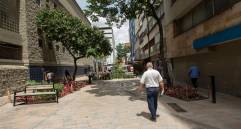 Paso a paso se va dotando al Centro de nuevos espacios y recuperando zonas para la caminabilidad del peatón, como se dio en el Pasaje La Bastilla. FOTO JULIO CÉSAR HERRERA