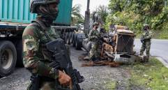 El general Luis Fernando Navarro ordenó el despliegue de 150 soldados para cuidar la vía de atentados como el ocurrido el pasado 17 de junio. FOTO manuel saldarriaga