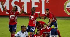 Vladimir Hernández celebra el primer tanto en la victoria 2-1 del DIM ante 9 de Octubre por Copa Sudamericana. FOTO MANUEL SALDARRIAGA