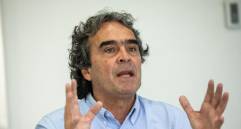 El precandidato Sergio Fajardo, de la Coalición de la Esperanza, afirma que el Gobierno de Iván Duque –al que califica como “malo”– es el fin de 20 años continuos de uribismo. FOTO Camilo Suárez