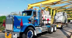 Los camiones con carga extradimensionada salieron ayer para dar continuidad al proyecto. 