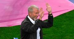 Roman Abramovich llegó al Chelsea en el 2003 y con su inversión impulsó al equipo inglés a ganar la Champions League en dos ocasiones. FOTO getty