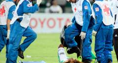 El poco tiempo que se repone les da licencia a quienes simulan para “quemar” minutos. En caso de que el jugador retarde el juego adrede puede recibir amarilla y si reincide podría ser expulsado. FOTO Julio César Herrera