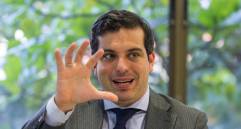 Simón Gaviria, hijo del líder del Partido Liberal, César Gaviria, ha venido sirviendo como mediador entre el Gobierno y la bancada. FOTO: Camilo Suárez