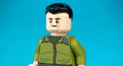 La minifigura, estilo Lego, del presidente de Ucrania, Volodimir ZelenskI, tuvo un valor individual de US$100. FOTO Citizen Brick