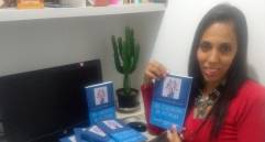 La autora del libro, Claudia Marcela Pérez, tiene EM desde 2017. FOTOS Cortesía