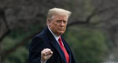 El presidente de Estados Unidos Donald Trump aprobó y firmó paquete de ayuda por la pandemia. Foto AFP