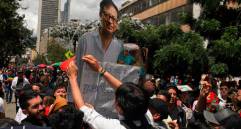 Aunque aún no se conoce el proyecto de reforma a la salud, el presidente Gustavo Petro convocó a una marcha para defender la iniciativa; ¿le tocó al mandataria acudir muy pronto a las protestas? FOTO Archivo