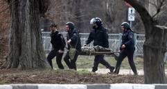 Transporte de un soldado herido en territorio ucraniano. FOTO: GETTY.