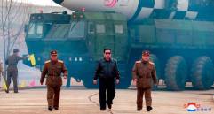 Después del lanzamiento de los misiles norcoreanos, la Corea del Sur lanzó tres proyectiles como respuesta. FOTO EFE