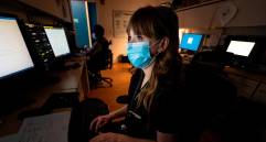 Eligen a sobreviviente de cáncer para primer viaje civil al espacio 