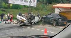 El accidente dejó como consecuencia una persona muerta y una menor de edad herida. FOTO: CORTESÍA DE DENUNCIAS ANTIOQUIA.