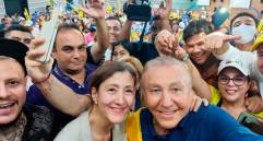 Íngrid Betancourt hizo campaña por Rodolfo Hernández y ha cuestionado con más dureza a Gustavo Petro que el santandereano. FOTO: COLPRENSA