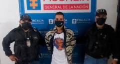 Así presentó el CTI Rionegro la captura de Diego Alzate, imputado por matar e incinerar, presuntamente, a un joven de 18 años. FOTO: CORTESÍA FISCALÍA.