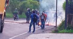Ya hay autoridades en la zona para desbloquear la vida. FOTOS DENUNCIAS ANTIOQUIA