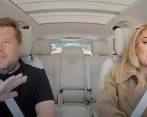 El presentador James Corden esta vez no manejó y su amiga Adele fue quien dirigió la entrevista. FOTO Captura de pantalla.
