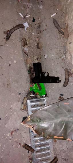 La Policía de Israel publicó esta imagen de la que sería el arma del terrorista que disparó en una sinagoga de Jerusalén. FOTO: Cortesía