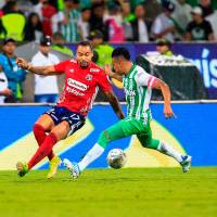 Felipe Pardo con el rojo y Sebastián Gómez con el verde, hacen parte de los jugadores convocados para el clásico de este sábado. FOTO CAMILO SUÁREZ