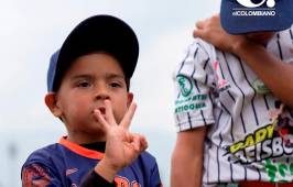Milan, el coach de béisbol más pequeño del Festival de Festivales