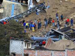 Los indicios de que el enorme alud de tierra iba a suceder venían dándose desde los primeros días de diciembre de 2022, cuando una carretera comenzó a hundirse. En un informe del pasado 11 de marzo se pedía la evacuación de la zona. FOTO: EFE