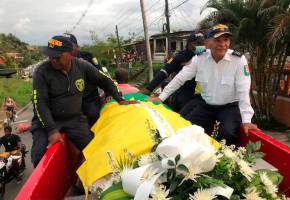 El cuerpo sin vida de Freddy Rincón fue trasladado a Buenaventura donde los aficionados le dieron el último adiós al exvolante. FOTO CORTESÍA ALCALDÍA DE CALI 