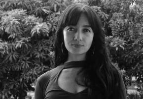 Una mujer, su canto, un río, el país
