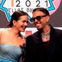 La pareja es una de las más conocidas de la actual industria de la música en español. Estas canciones son las primeras colaboraciones formales entre ambos. Foto: Efe.