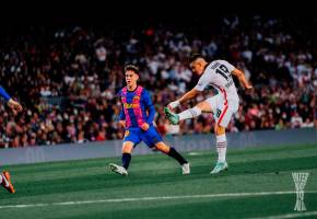 Borré le dedicó su anotación al fallecido Freddy Rincón. FOTO: Twitter @Eintracht