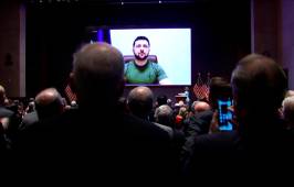 Zelenski, aplaudido por el Senado de Estados Unidos mientras continúan los bombardeos