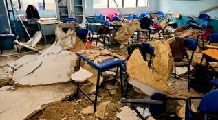 Techo cayó sobre estudiantes de un colegio en Medellín