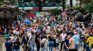 La Plaza de Botero sigue siendo uno de los principales sitios turísticos para visitar en Medellín Foto: Camilo Suárez