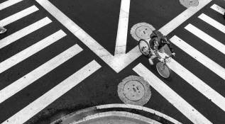 Los pasos de cebra son zonas pintadas en la calle para ayudar al peatón a cruza de un lado a otro las calzadas. Foto : Camilo Suárez