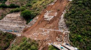 El deslizamiento no afectó la movilidad al Suroeste antioqueño, porque ocurrió en una zona donde se está realizando la construcción de la nueva vía. Foto: Camilo Suárez Echeverry