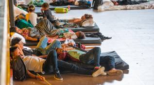 En imágenes | Albergados en coliseo comunidad indígena espera negociación con Alcaldía de Medellín